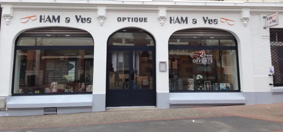 Facade-du-magasin-d-optique